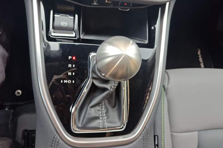 Used Subaru Outback 2021 2.5i Touring Edition EyeSight Gear Lever
