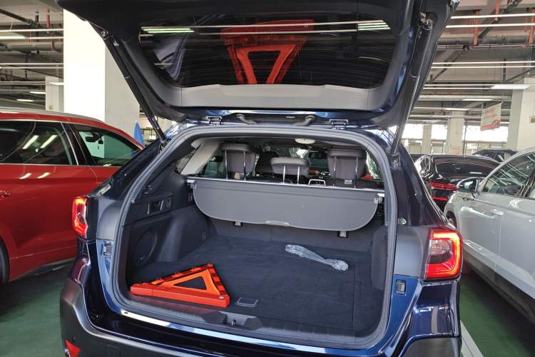 Used Subaru Outback 2021 2.5i Flagship Edition EyeSight Trunk