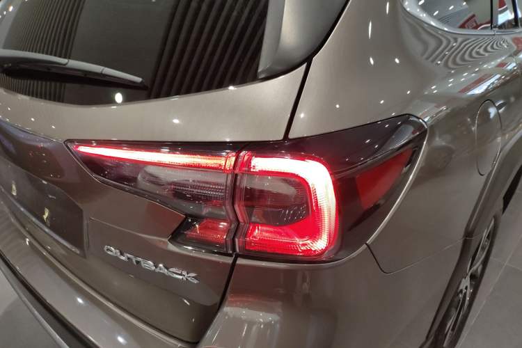 Used Subaru Outback 2021 2.5i Flagship Edition EyeSight Exterior 6