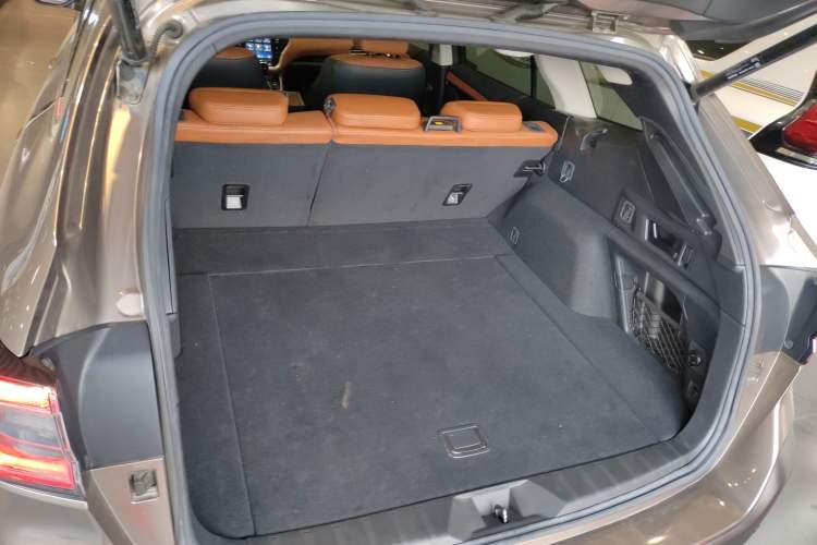 Used Subaru Outback 2021 2.5i Flagship Edition EyeSight Trunk