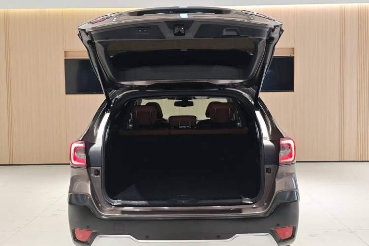 Used Subaru Outback 2021 2.5i Flagship Edition EyeSight Trunk