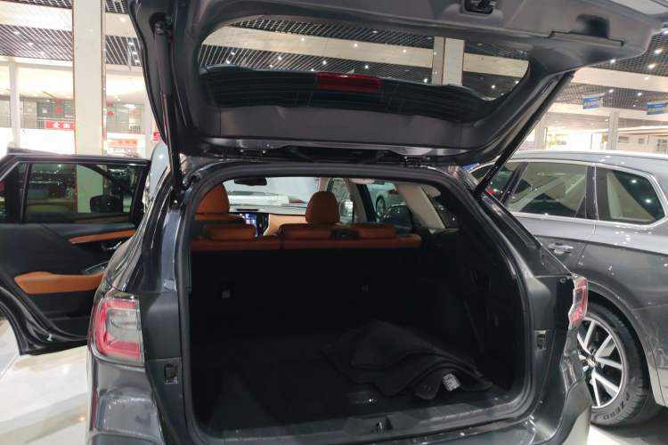 Used Subaru Outback 2021 2.5i Flagship Edition EyeSight Trunk