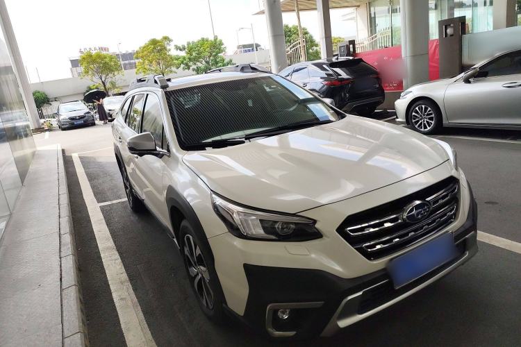 Used Subaru Outback 2021 2.5i Flagship Edition EyeSight Front Right 45 Deg