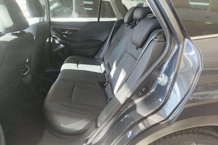 Used Subaru Outback 2023 2.5i AWD Flagship Edition EyeSight Left Rear Seat