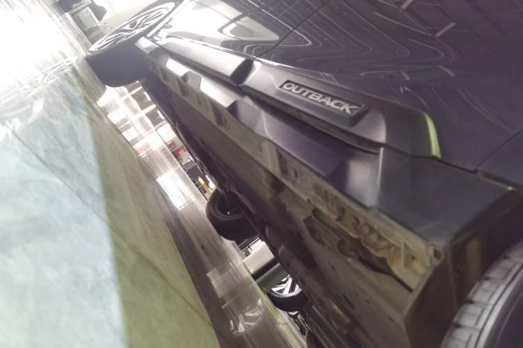 Used Subaru Outback 2023 2.5i AWD Flagship Edition EyeSight Left Side Sill