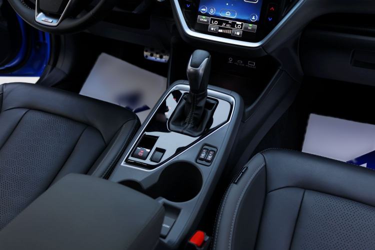 Used Subaru Solterra 2024 2.5i AWD Luxury Edition EyeSight Gear Lever
