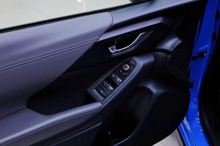 Used Subaru Solterra 2024 2.5i AWD Luxury Edition EyeSight Interior 2