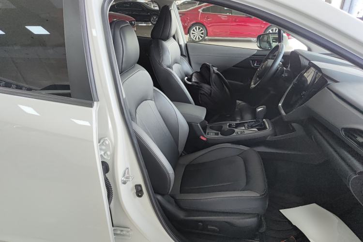 Used Subaru Solterra 2024 2.5i AWD Luxury Edition EyeSight Right Front Seat