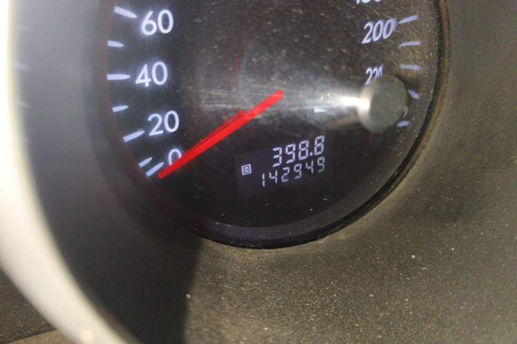 Used Subaru Tribeca 2008 3.6R Odometer Close Up