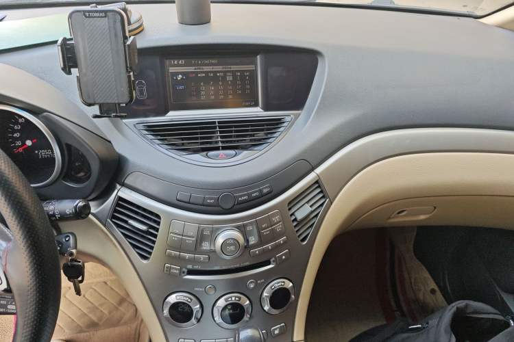 Used Subaru Tribeca 2008 3.6R Audio And AC Panel