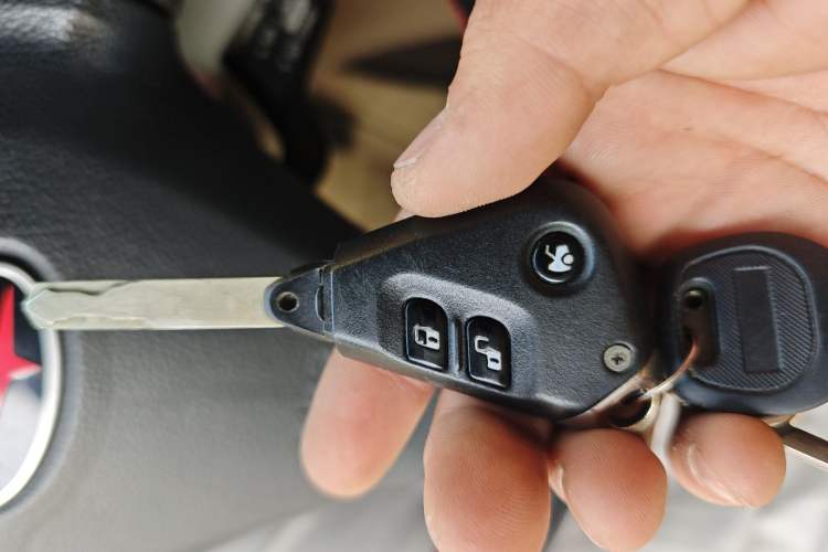Used Subaru Tribeca 2008 3.6R Vehicle Key