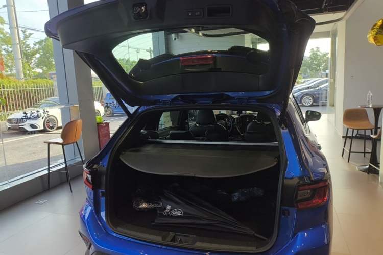 Used Subaru WRX 2025 2.4T CVT Wagon tS EyeSight Trunk