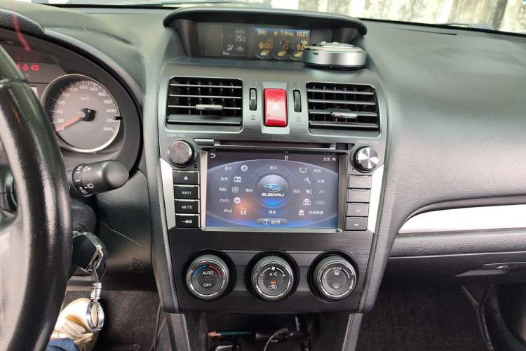 Used Subaru XV 2012 2.0i Luxury Edition Audio And AC Panel