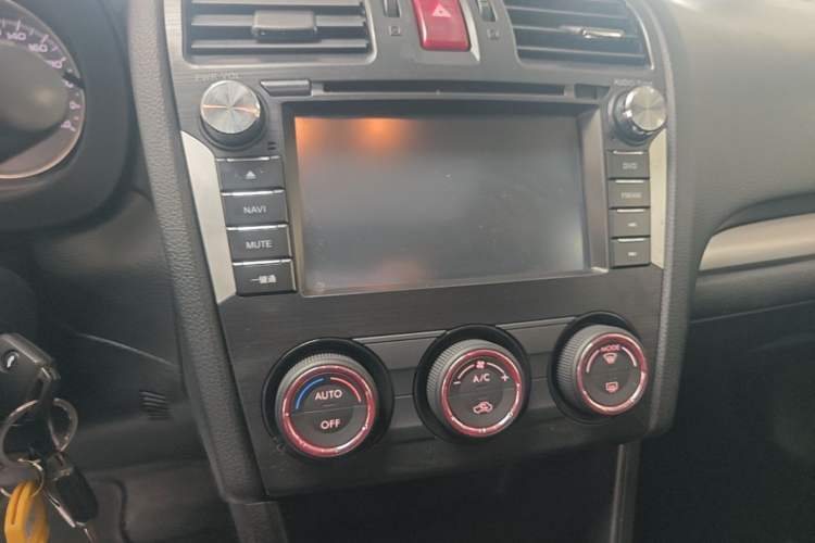 Used Subaru XV 2012 2.0i Elite Edition Audio And AC Panel