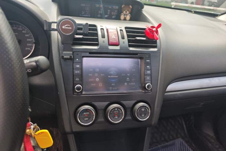 Used Subaru XV 2012 2.0i Elite Navigation Edition Audio And AC Panel