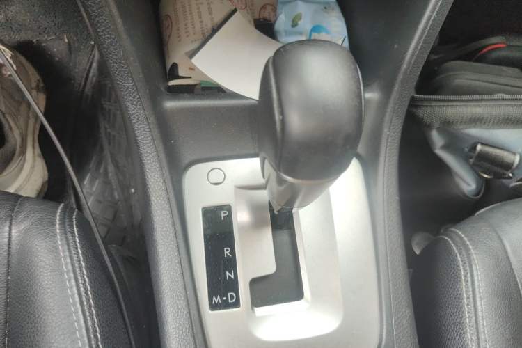 Used Subaru XV 2012 2.0i Elite Edition Gear Lever