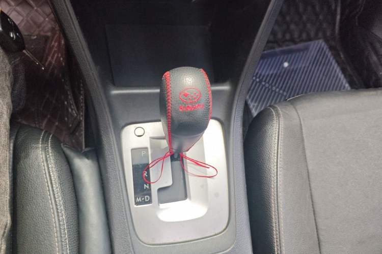 Used Subaru XV 2012 2.0i Elite Navigation Edition Gear Lever