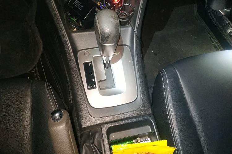 Used Subaru XV 2012 2.0i Elite Edition Gear Lever