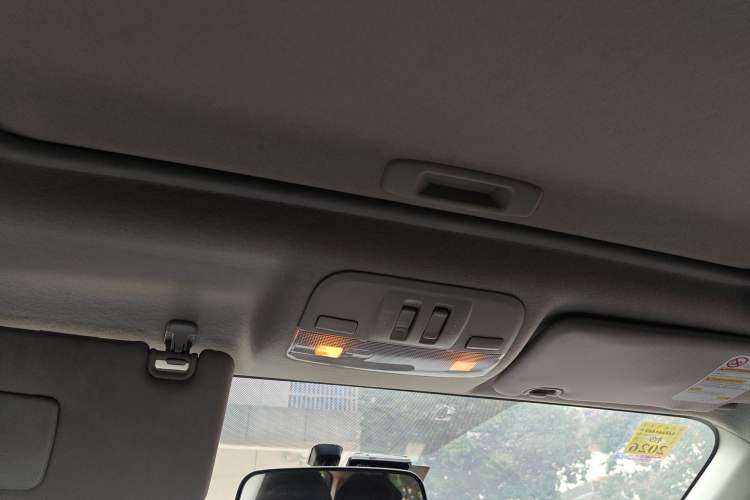 Used Subaru XV 2012 2.0i Elite Edition Headliner