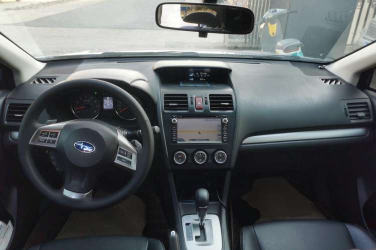 Used Subaru XV 2012 2.0i Elite Navigation Edition Center Console