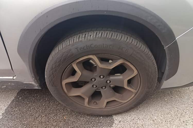 Used Subaru XV 2012 2.0i Luxury Edition Right Front Wheel Hub
