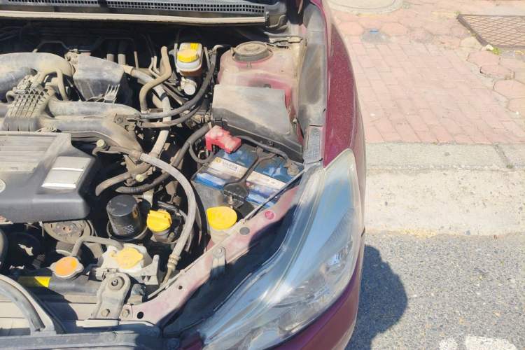 Used Subaru XV 2012 2.0i Comfort Edition Engine Bay Left
