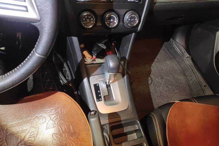 Used Subaru XV 2012 2.0i Comfort Edition Gear Lever