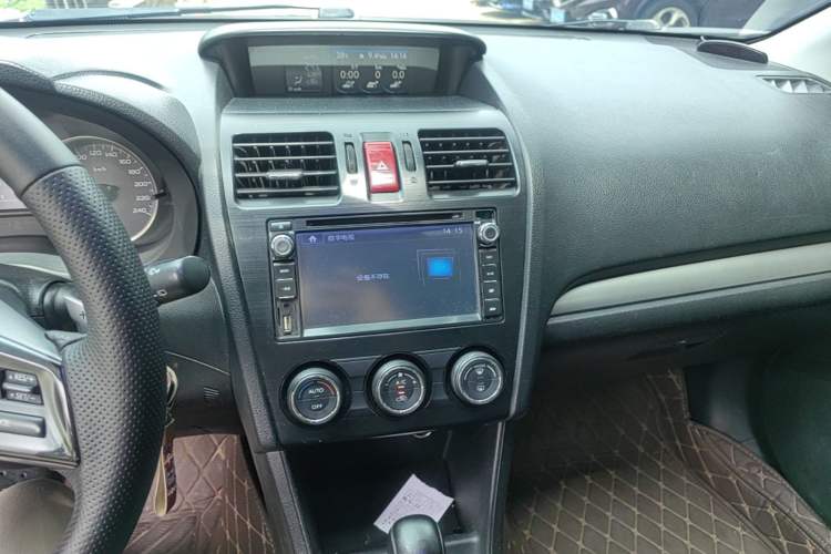 Used Subaru XV 2012 2.0i Luxury Edition Audio And AC Panel