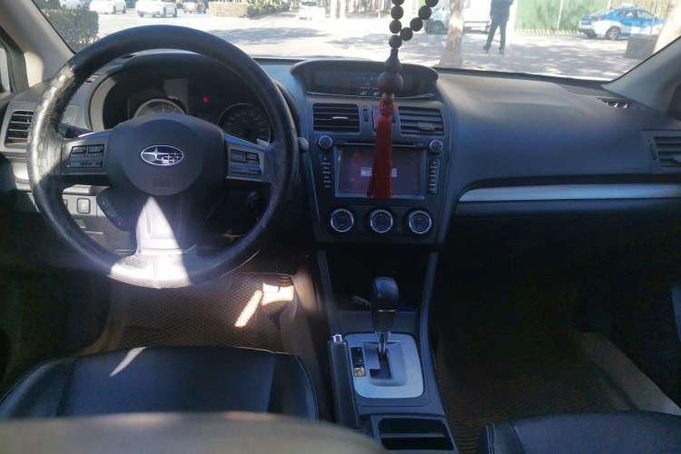 Used Subaru XV 2012 2.0i Luxury Navigation Edition Center Console