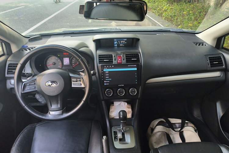 Used Subaru XV 2012 2.0i Luxury Navigation Edition Center Console