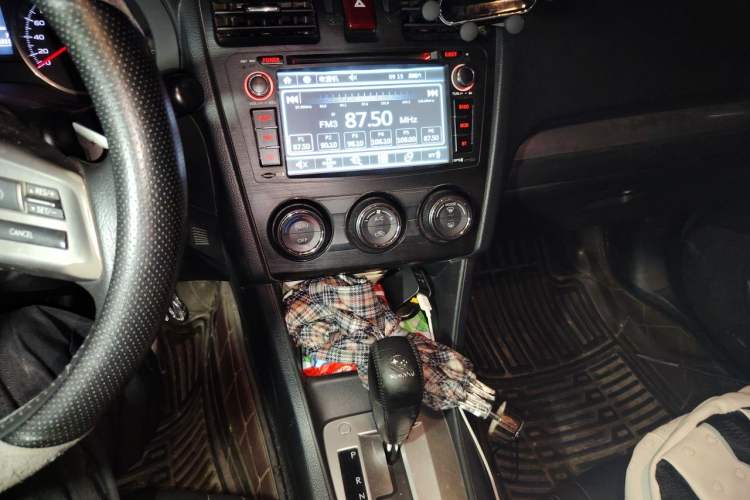 Used Subaru XV 2012 2.0i Elite Navigation Edition Audio And AC Panel