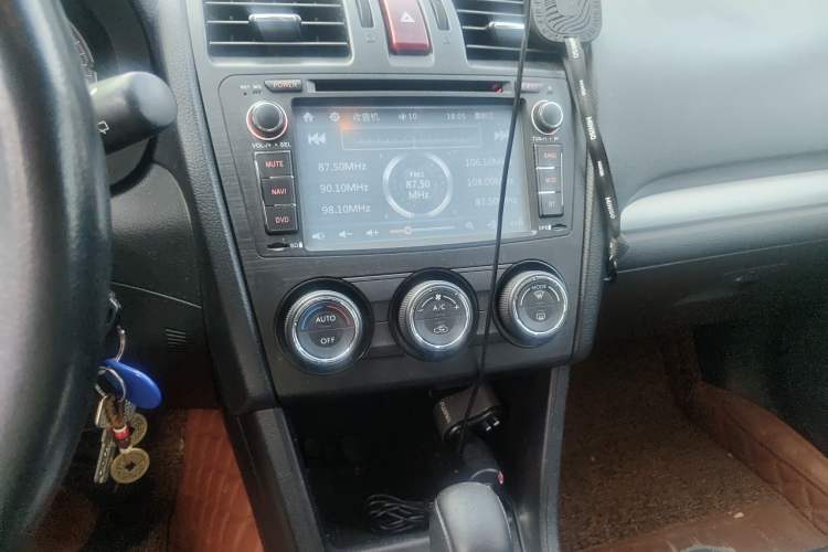 Used Subaru XV 2012 2.0i Luxury Edition Audio And AC Panel