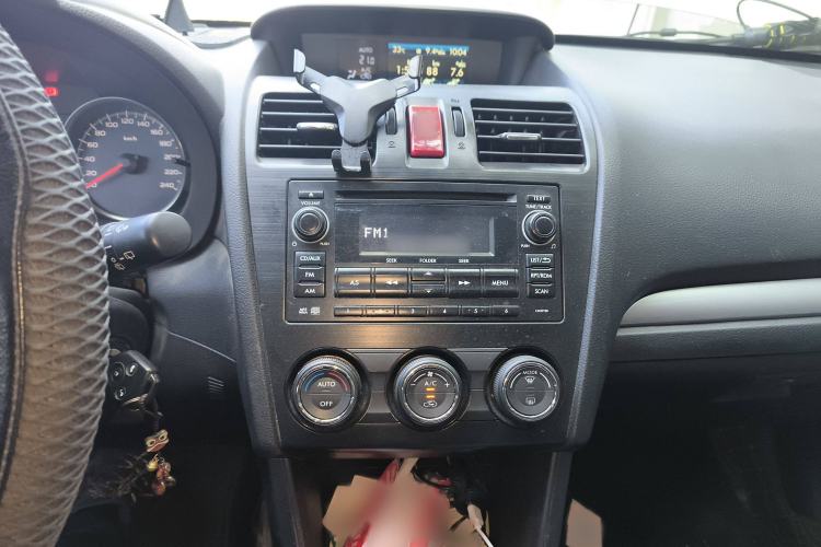 Used Subaru XV 2012 2.0i Luxury Edition Audio And AC Panel