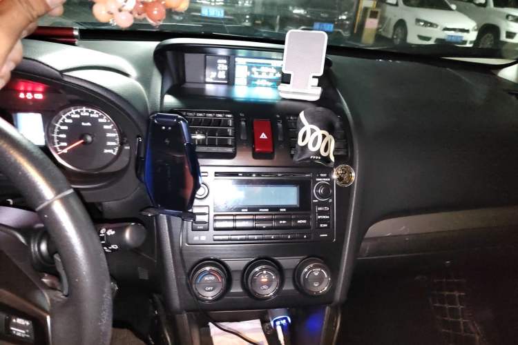 Used Subaru XV 2012 2.0i Luxury Edition Audio And AC Panel