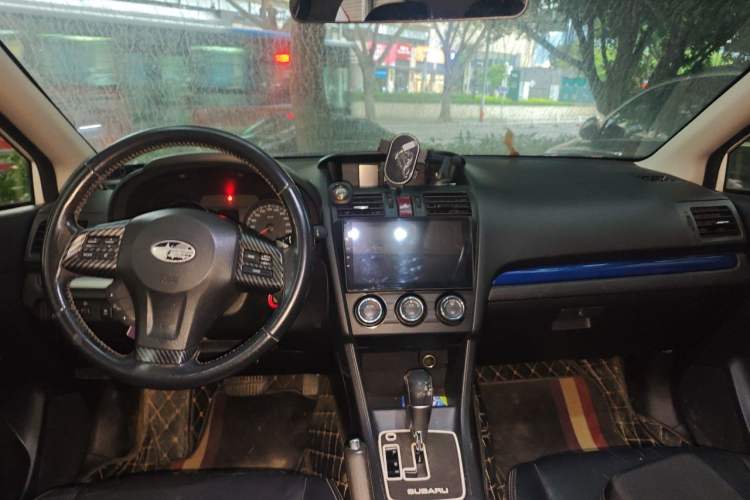 Used Subaru XV 2012 2.0i Elite Edition Center Console