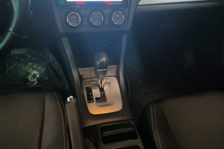 Used Subaru XV 2012 2.0i Elite Edition Gear Lever