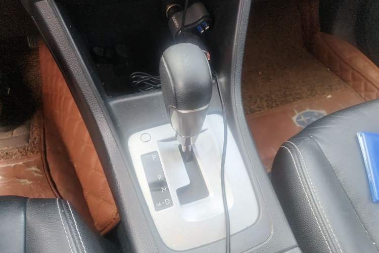 Used Subaru XV 2012 2.0i Luxury Edition Gear Lever