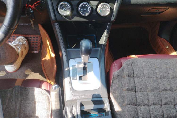 Used Subaru XV 2012 2.0i Comfort Edition Gear Lever