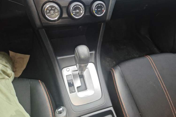 Used Subaru XV 2012 2.0i Comfort Edition Gear Lever