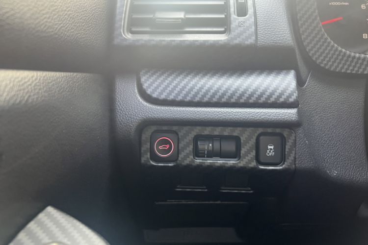 Used Subaru XV 2012 2.0i Luxury Edition Interior 4