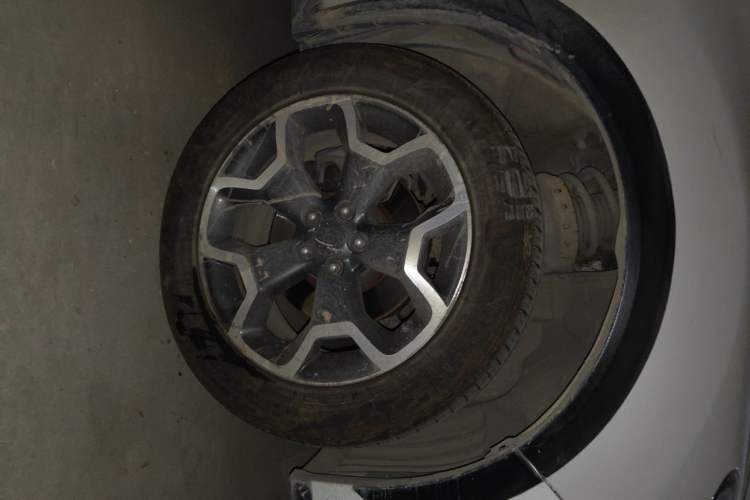 Used Subaru XV 2012 2.0i Luxury Edition Right Front Wheel Hub