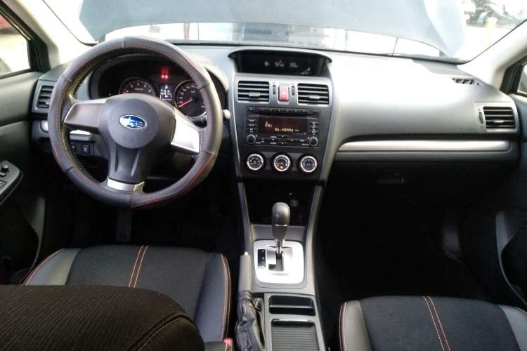 Used Subaru XV 2014 2.0i Comfort Edition Center Console