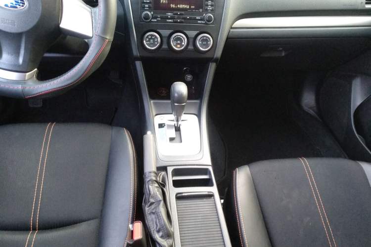 Used Subaru XV 2014 2.0i Comfort Edition Gear Lever
