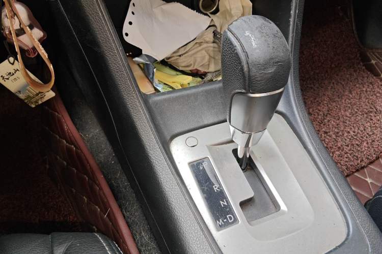 Used Subaru XV 2014 2.0i Elite Navigation Edition Gear Lever