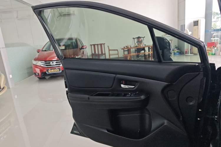 Used Subaru XV 2014 2.0i Comfort Edition Interior 4