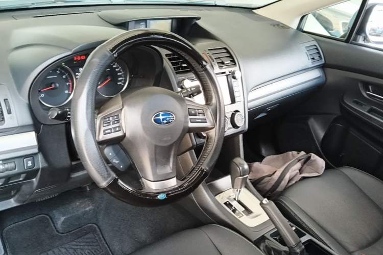 Used Subaru XV 2014 2.0i Luxury Edition Center Console