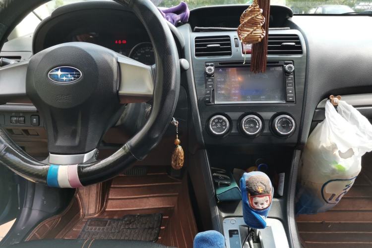 Used Subaru XV 2014 2.0i Comfort Edition Center Console