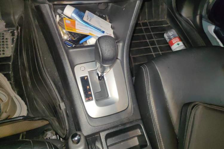 Used Subaru XV 2014 2.0i Luxury Edition Gear Lever