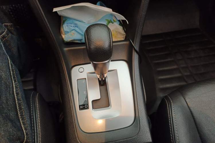 Used Subaru XV 2014 2.0i Elite Edition Gear Lever