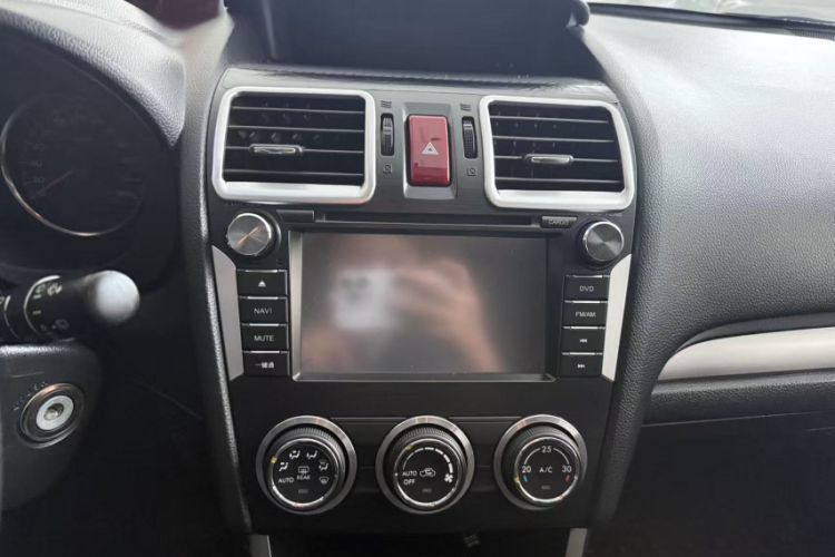 Used Subaru XV 2014 2.0i Comfort Edition Center Console